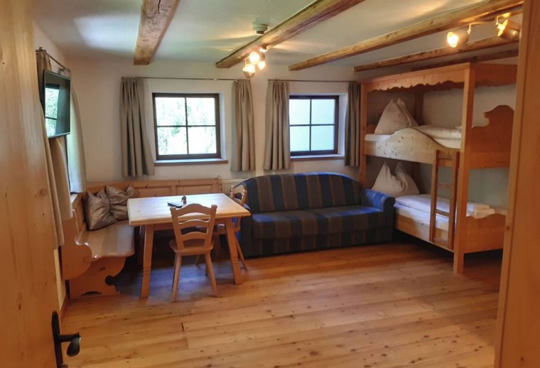 Appartement Landleben - Wohn-Essbereich mit Stockbett